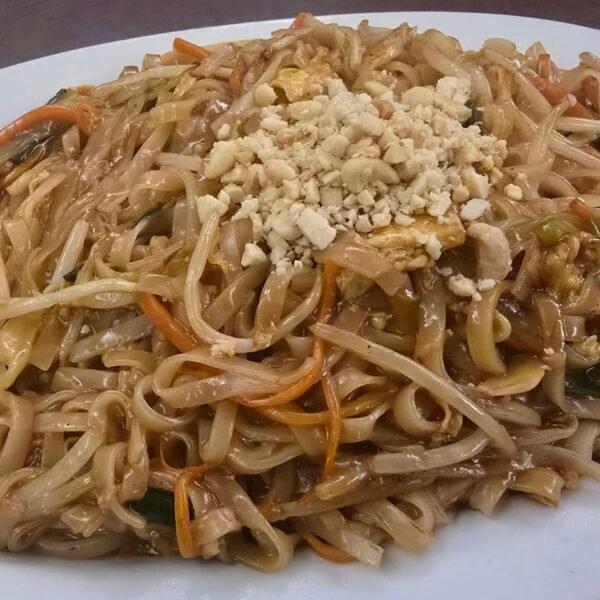 Pad Thai Noodle (Chicken & Shrimp) With Peanuts