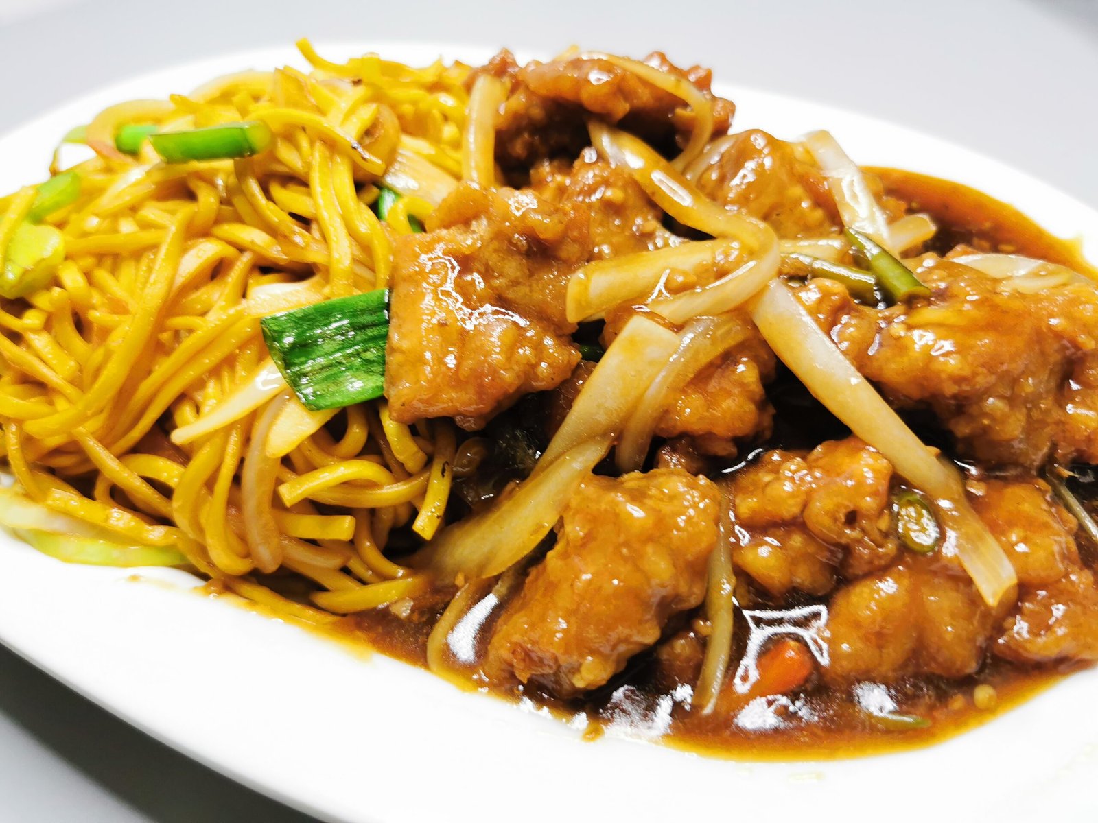 Lunch Special- Chilli Chicken with Veg Chowmein